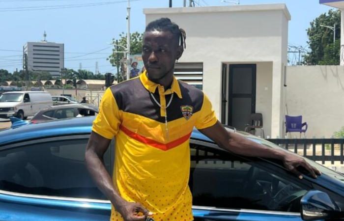 Hearts of Oak and Black Stars Goalkeeper Receives Brand New Car