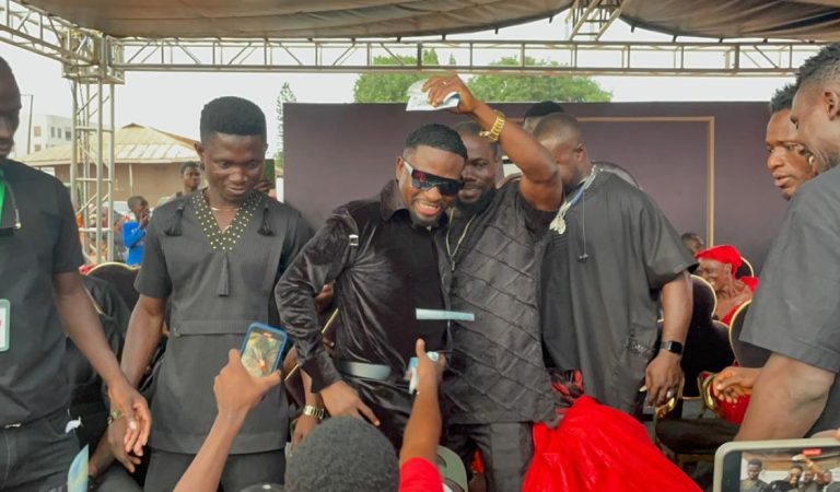 Put it Inside My Pocket- Brother Sammy Begs Rich Man To Put Money Throwing At Him At A Program Inside His Pocket